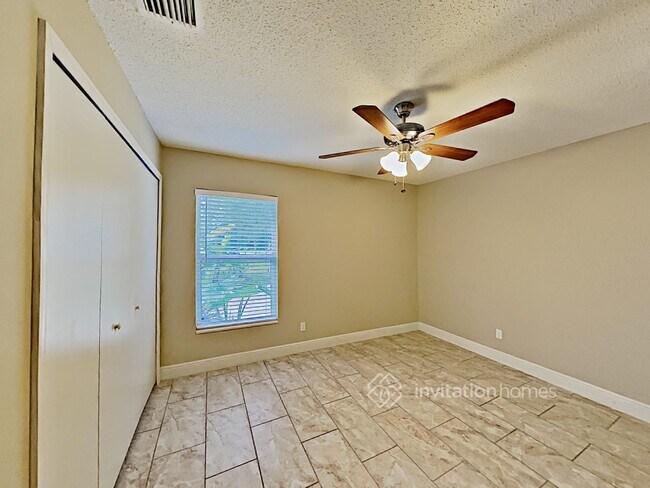 Building Photo - 641 Ridgewood St