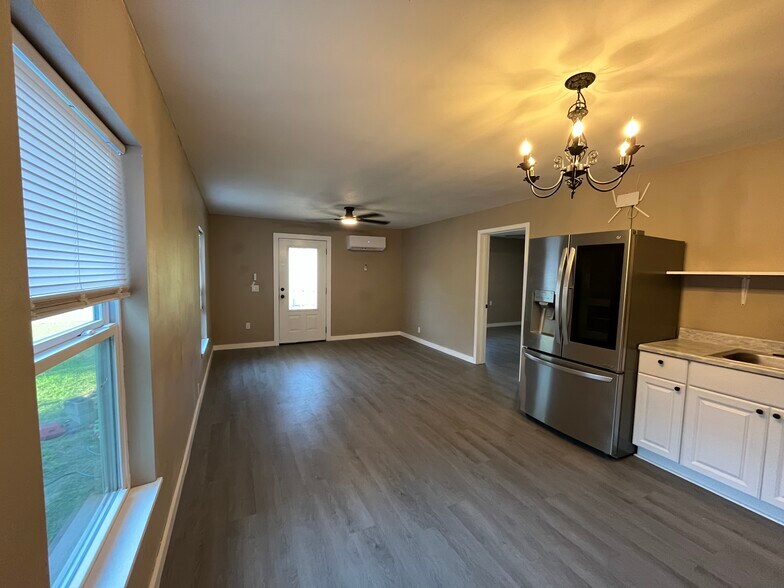 Kitchen/Living from kitchen - 47370 Vena Dr