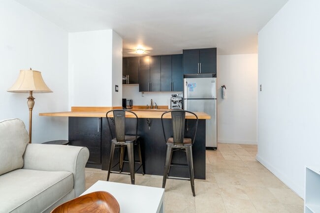 Building Photo - Sunny 2 BR at Claridge House Coop