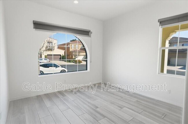 Building Photo - 27623 Solana Wy