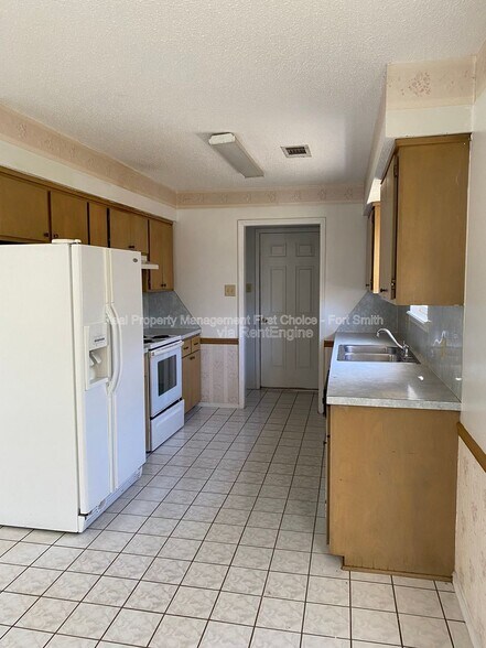 Building Photo - 3505 Ridgeway Dr