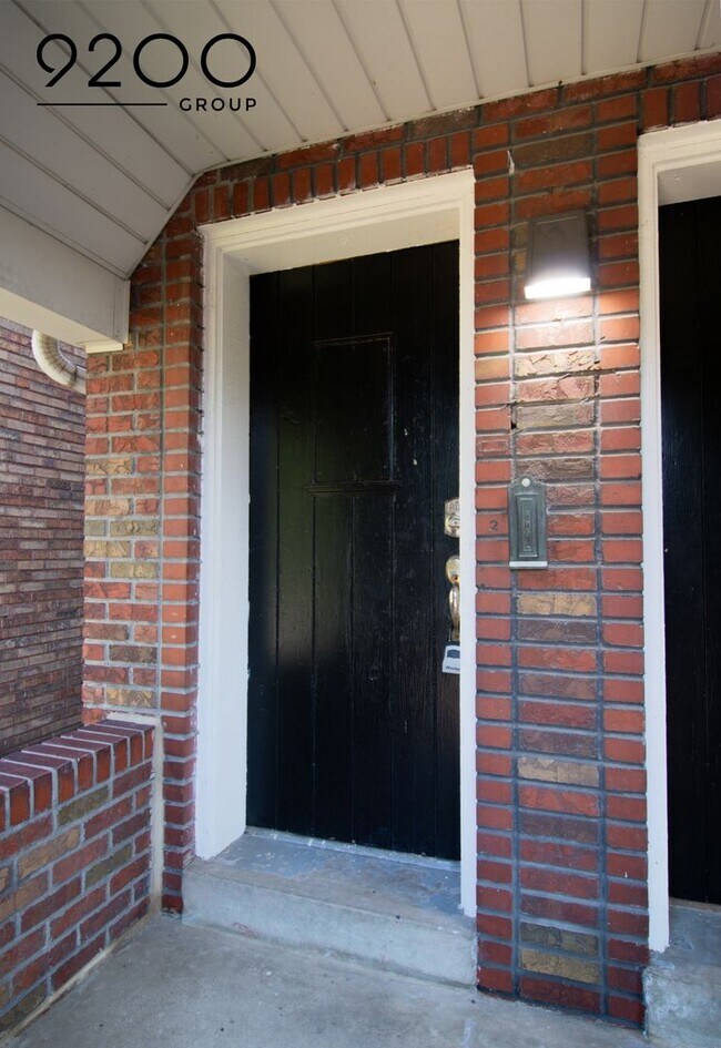 Building Photo - 1 Bed / 1 Bath- NEWLY RENOVATED APARTMENT ...