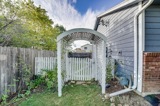 Building Photo - Cute 3 Bedroom 2 Bathroom Home