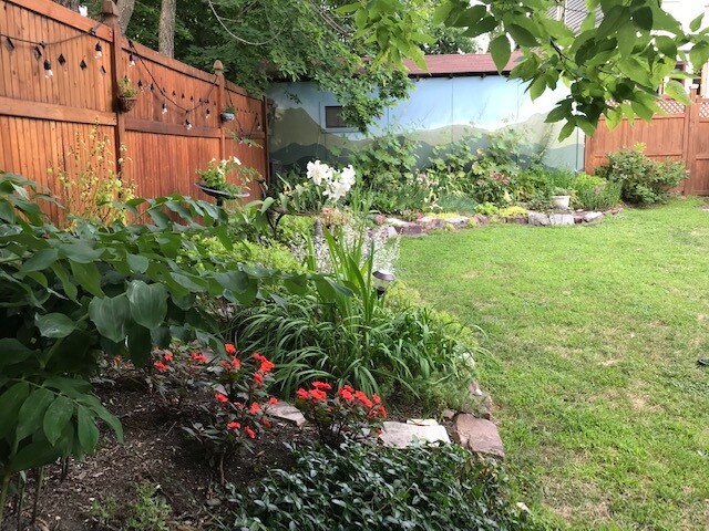 Building Photo - 56 Maple St