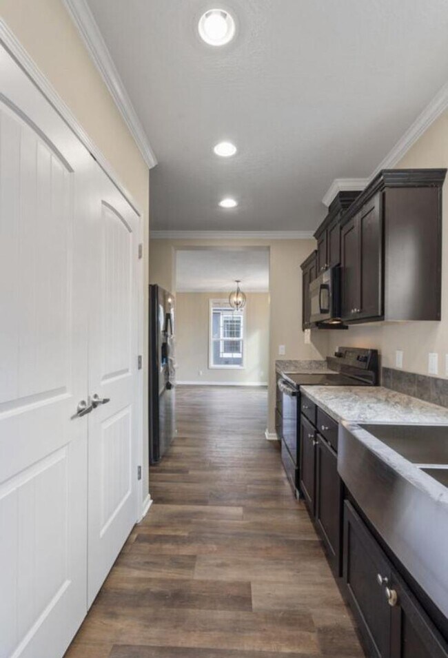 Building Photo - 1996 Huff Pl