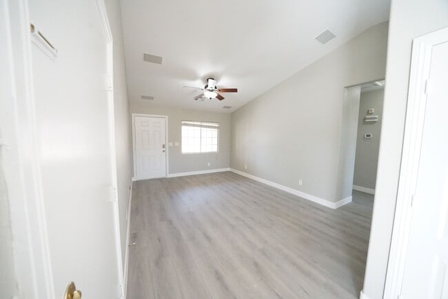 Building Photo - SHOWINGS AVAILABLE NOW