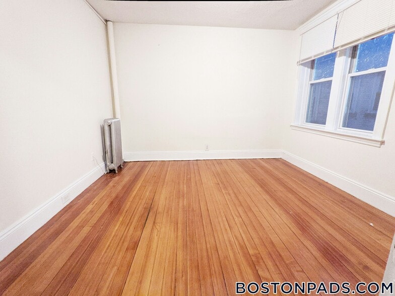 Building Photo - 520 Cambridge St