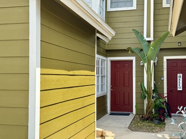 Building Photo - Fully renovated Townhome for Rent in Davenport, FL