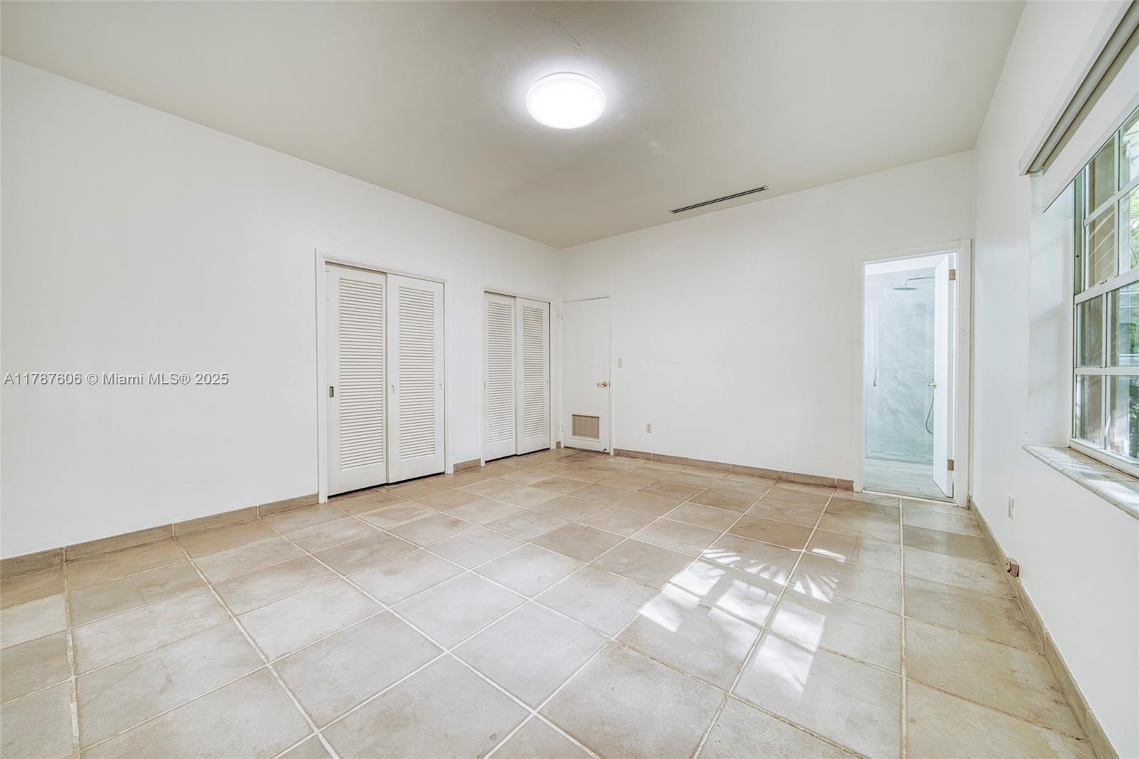 Building Photo - 645 Altara Ave