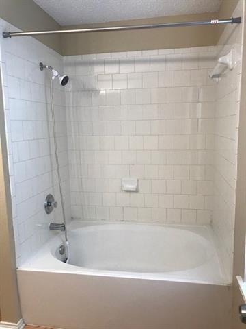 Building Photo - 220 Pinecrest Dr