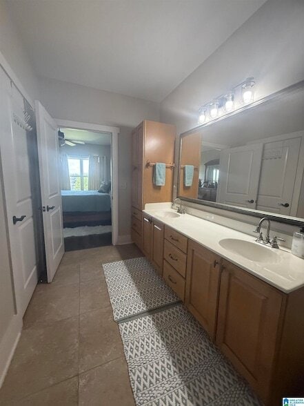 Building Photo - 475 River Forest Ln