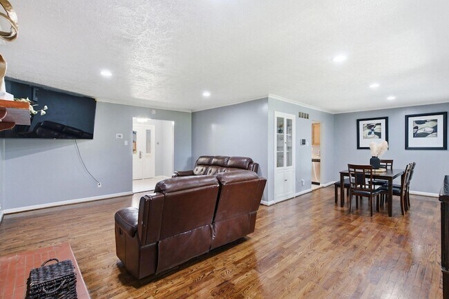 Building Photo - 206 Hiawatha Trail