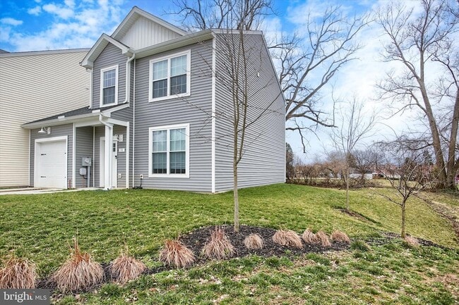 Building Photo - 30 Parkview Dr