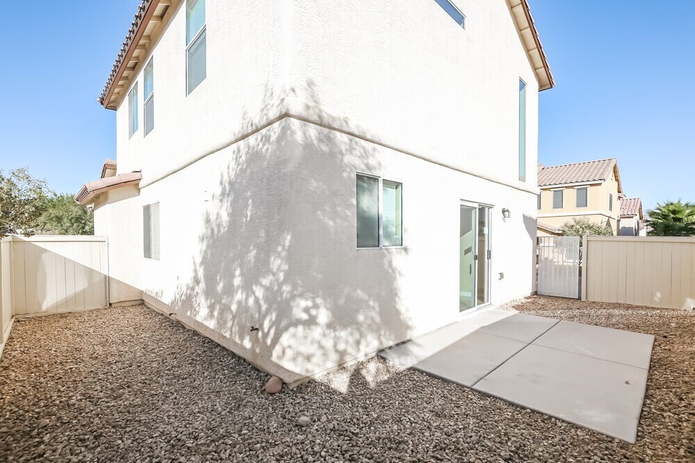 Building Photo - 10469 Armand Ave