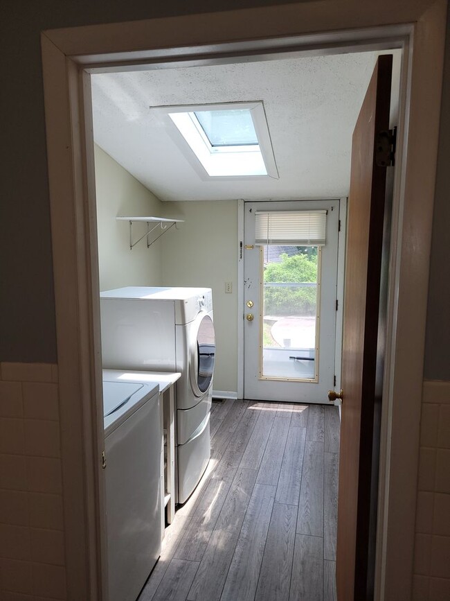 Building Photo - 3915 S Orchard Ct