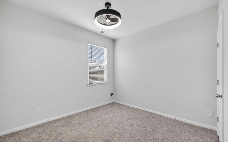 Building Photo - 2039 Willowleaf Dr