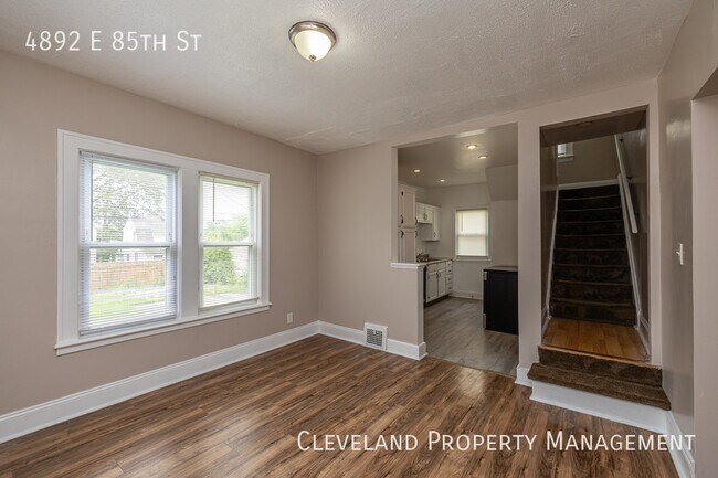 Building Photo - Wonderfully Renovated Colonial