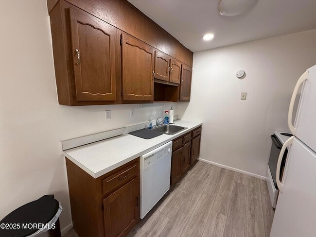Building Photo - 1178B Clydebank Ct