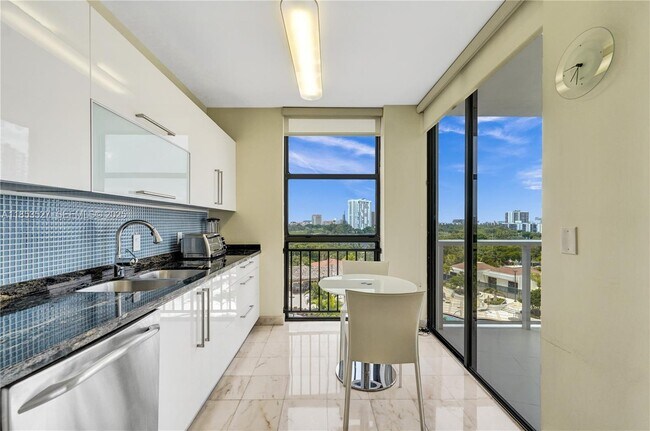 Building Photo - 20281 E Country Club Dr