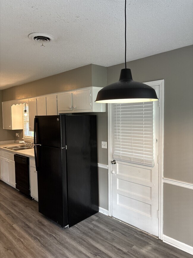 Building Photo - 8375 Rembrook Dr