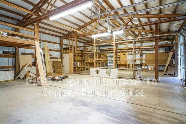 Building Photo - 14235 SW Meeker Terrace