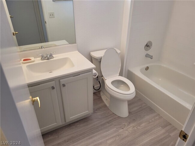 Building Photo - 9605 Sundial Dr