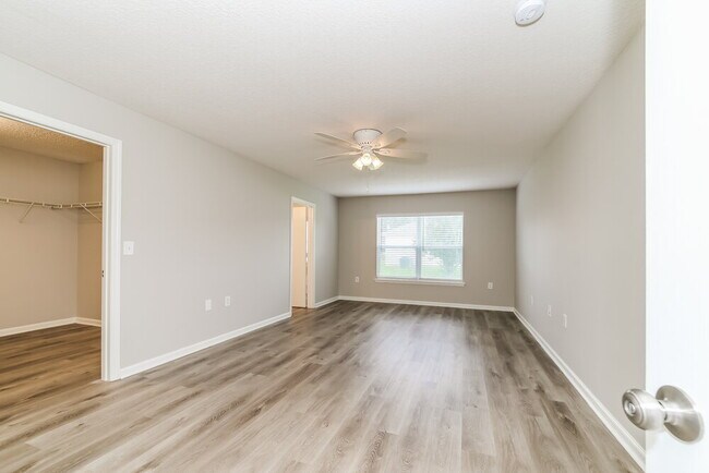 Building Photo - 2273 Brian Lakes Dr E