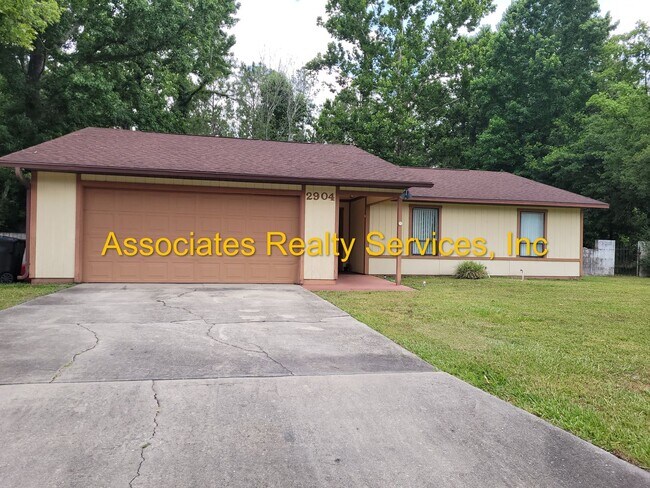Primary Photo - Nice 3 bedroom House! Great for families! ...