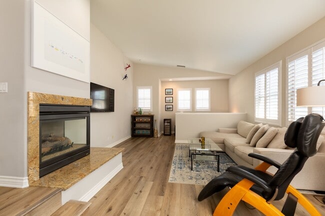 Building Photo - Luxury 2 Bedroom 2 Bath Townhouse w/ gourmet Kitchen in Mission Hills