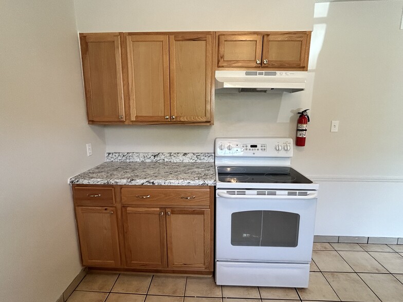 Building Photo - 2420 Webster Ct