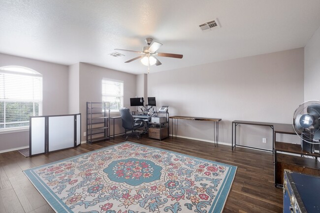 Building Photo - 21646 Seminole Oaks