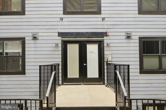 Building Photo - 1258 Holbrook Terrace NE
