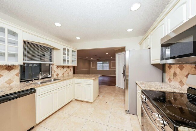 Building Photo - 845 Daffodil Dr