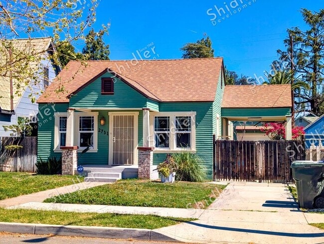Building Photo - Upgraded Bungalow with Garage