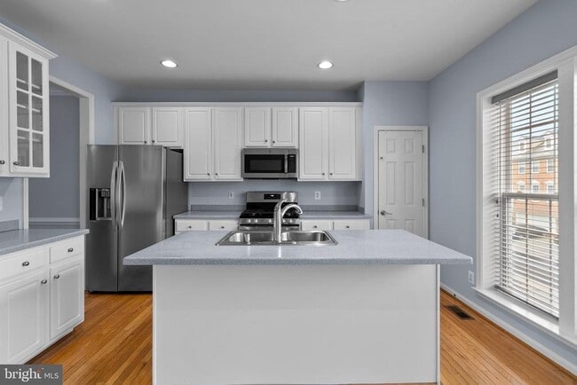 Building Photo - 45773 Smoketree Terrace
