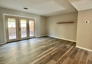 Building Photo - Coming Soon!!! Condo/Townhouse in Knoxville