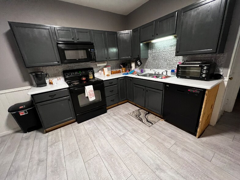 Building Photo - 33 N Lincoln St