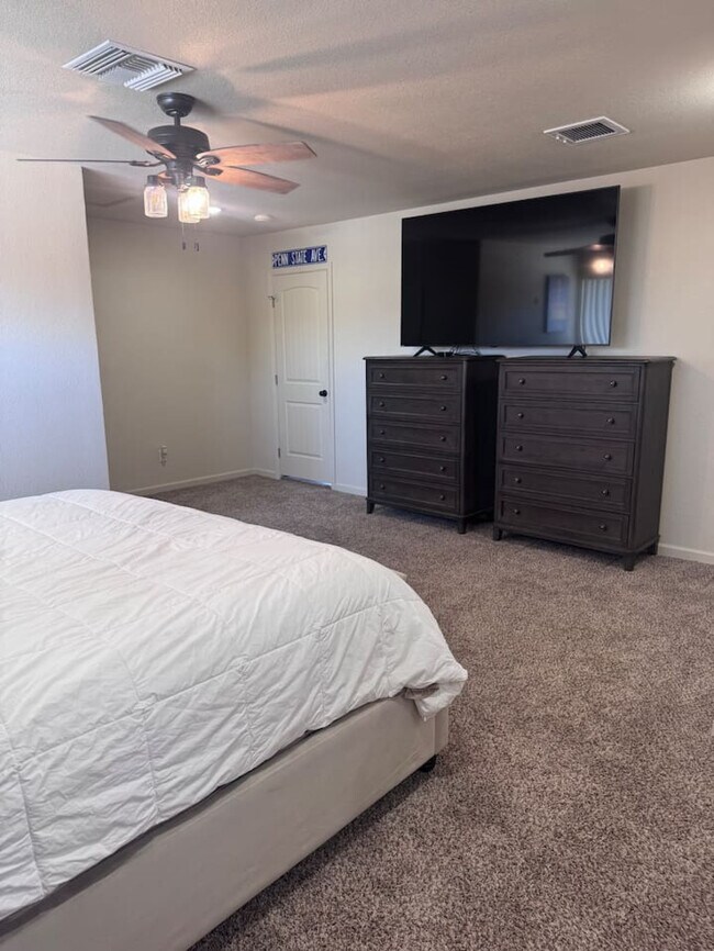 Building Photo - 2261 Sahara Dr