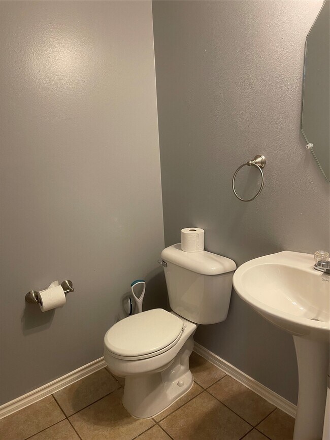 Building Photo - 2117 Kemah Village Dr