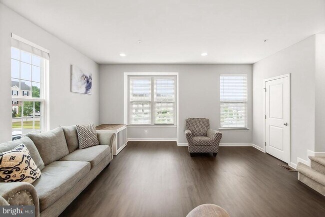 Building Photo - 5758 Barts Way