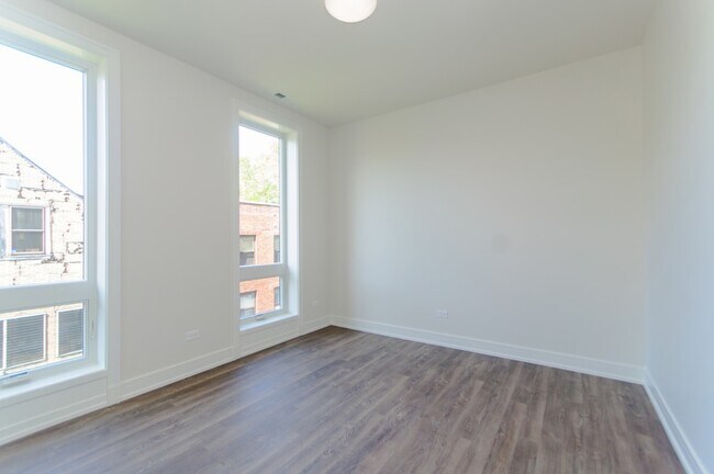 Building Photo - 2812 N Mildred Ave