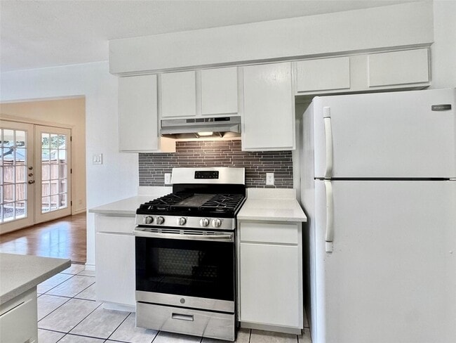 Building Photo - 1423 W Braker Ln