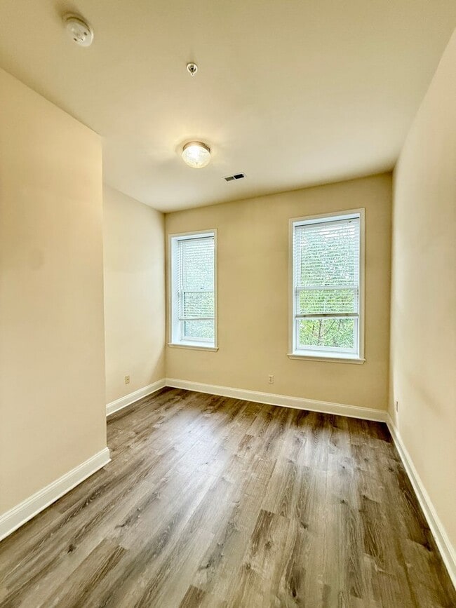 Building Photo - 204 S Patterson Park Ave