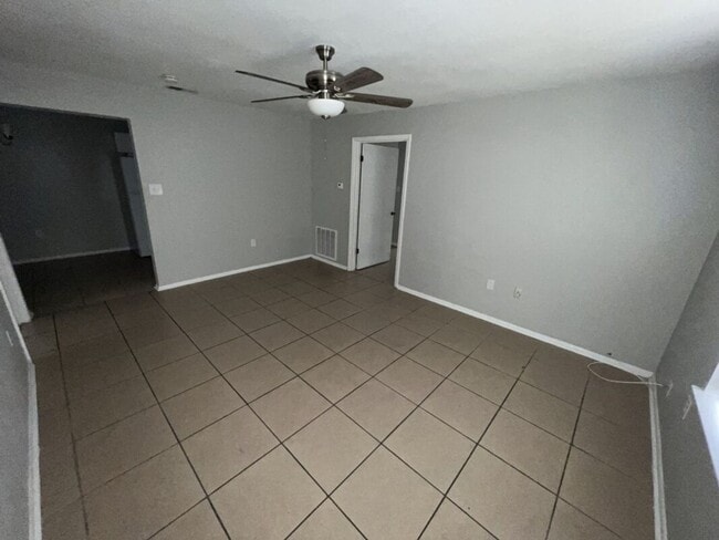 Building Photo - Weston St.