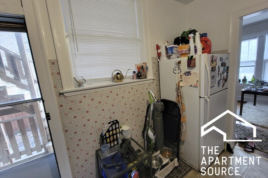 Building Photo - 3701 N Hoyne Ave