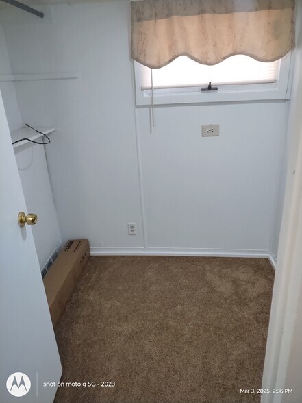 Small bedroom / office - 2643 Ridge Ave