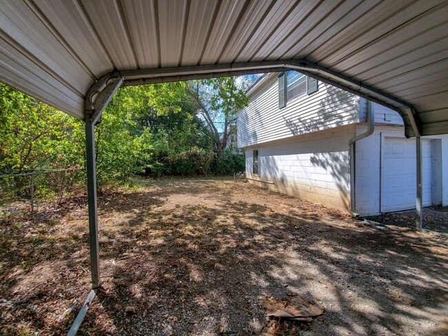 Building Photo - 2 Bedroom Apartment style home in Tecumseh