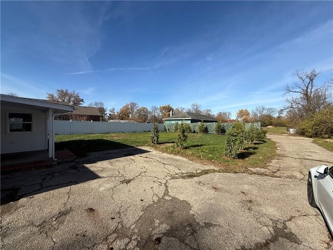 Building Photo - 3641 Maxton Rd