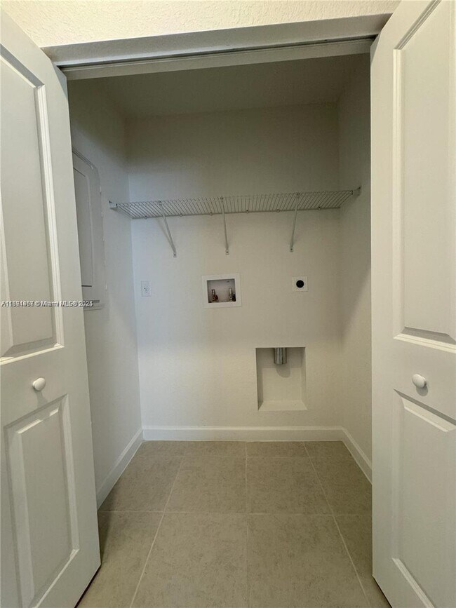 Building Photo - 16124 SW 148th Pl