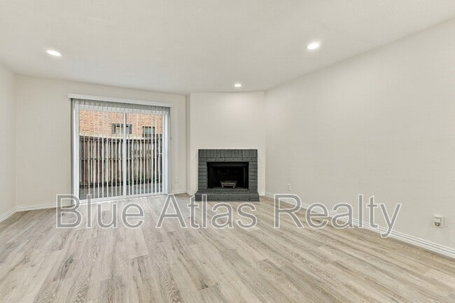 Building Photo - 8108 Foxfire Ln